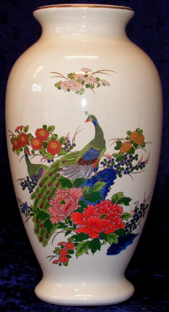 69: Antique Japanese Vase Peacock Bird Design : Lot 69