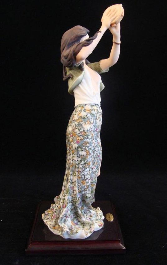 Giuseppe Armani Figurine Gypsy Dancer 417C. Depicts G Lot 563