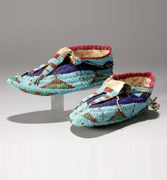 907: Native American Indian fully beaded moccasins : Lot 907