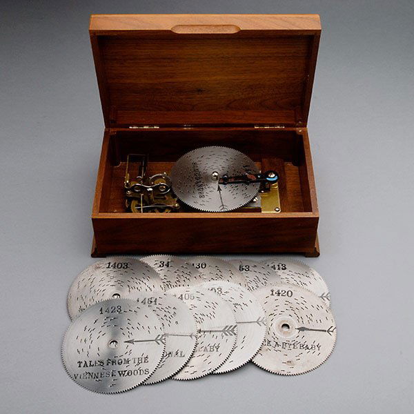 Thorens Inc. New Hyde Park, NY Music Box : Lot 750