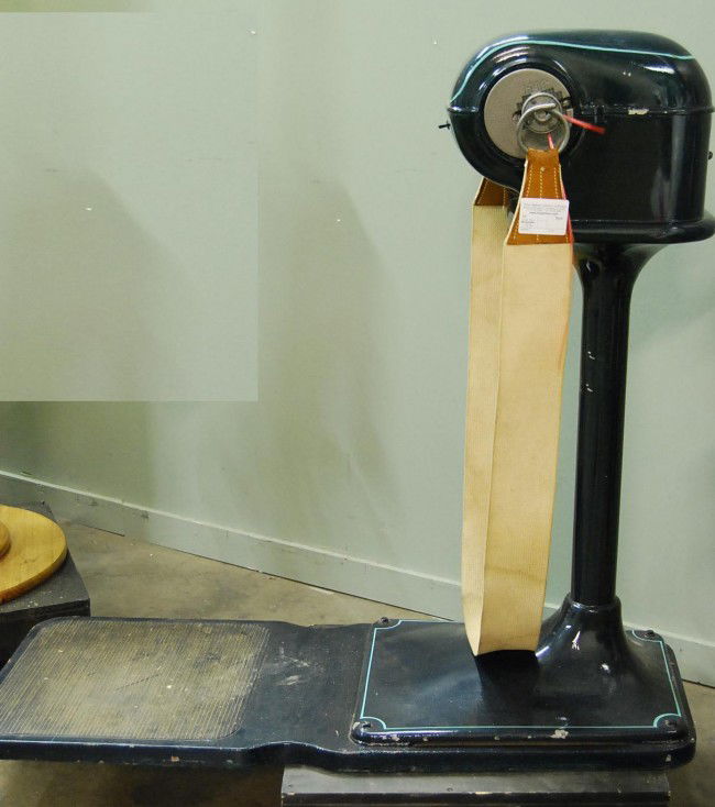 44 VINTAGE VIBRATING WEIGHT LOSS MACHINE Lot 44