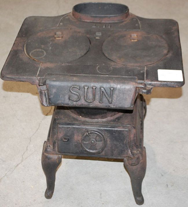 150 VINTAGE IRON SUN LAUNDRY STOVE Lot 150