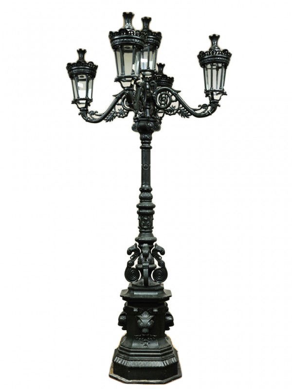 15: A CAST IRON FIVE-LIGHT VICTORIAN STREET LAMP : Lot 15