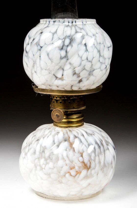 RARE EMBOSSED SWIRL MINIATURE OIL LAMP : Lot 224