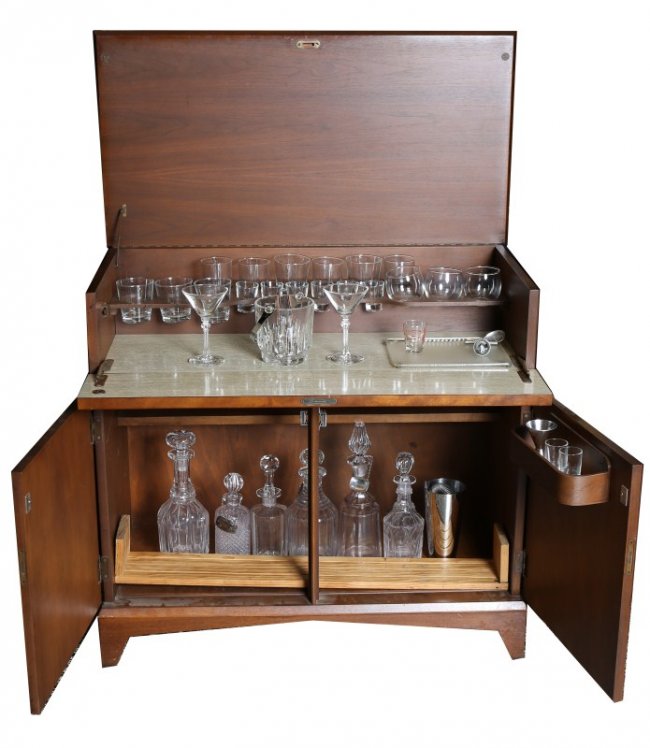 MID CENTURY LIQUOR WITH GLASSWARE Lot 47729