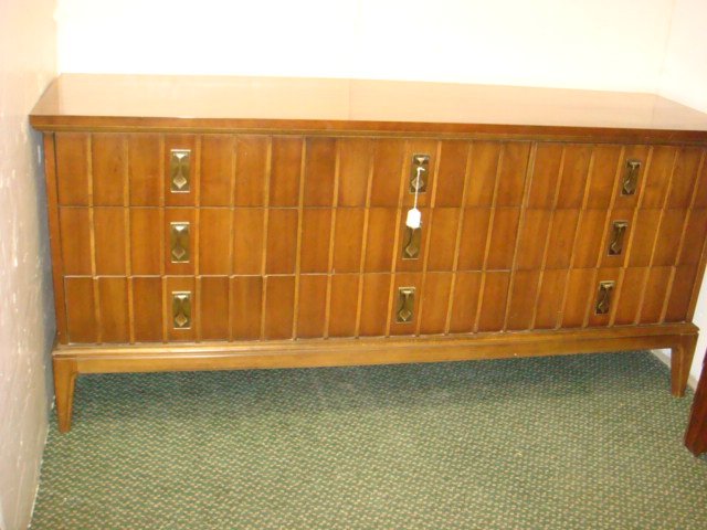 DIXIE Furniture 9 Drawer MidCentury Low Dresser Lot 46