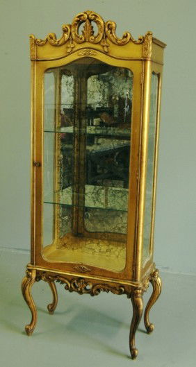 159: Gold Leaf Curio Cabinet : Lot 159