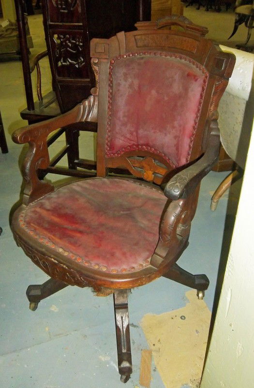449 1870 American Eastlake walnut swivel office chair Lot 449