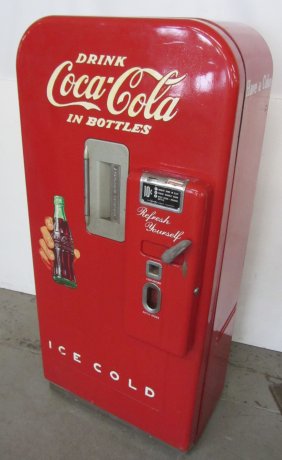 104: 1940-50s Vendo Coca Cola vending machine : Lot 104