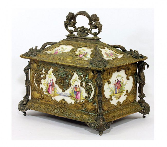 186 ANTIQUE FRENCH JEWELRY BOX Lot 186