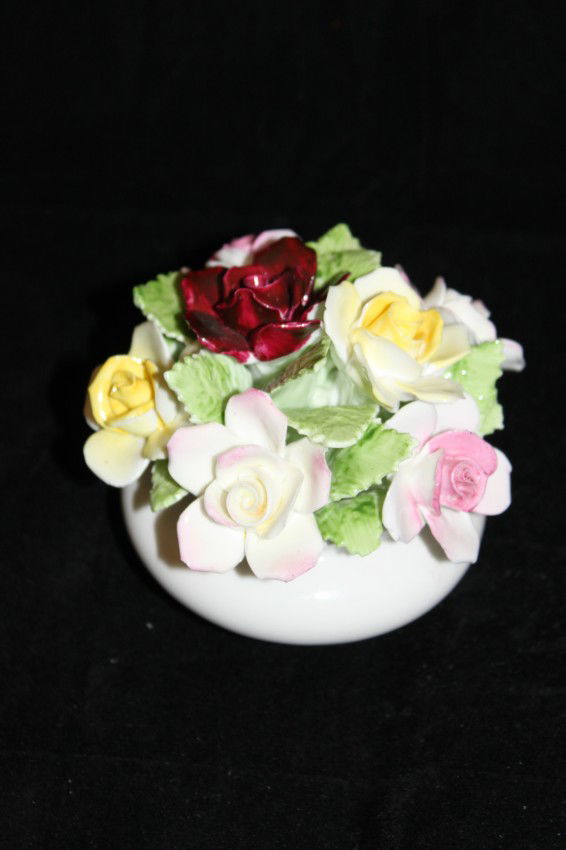 328 ROYAL DOULTON PORCELAIN FLOWERS IN VASE ROSES Lot 328