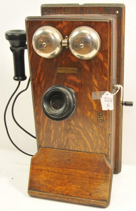 Northern Electric company crank telephone in oak wooden : Lot 6A