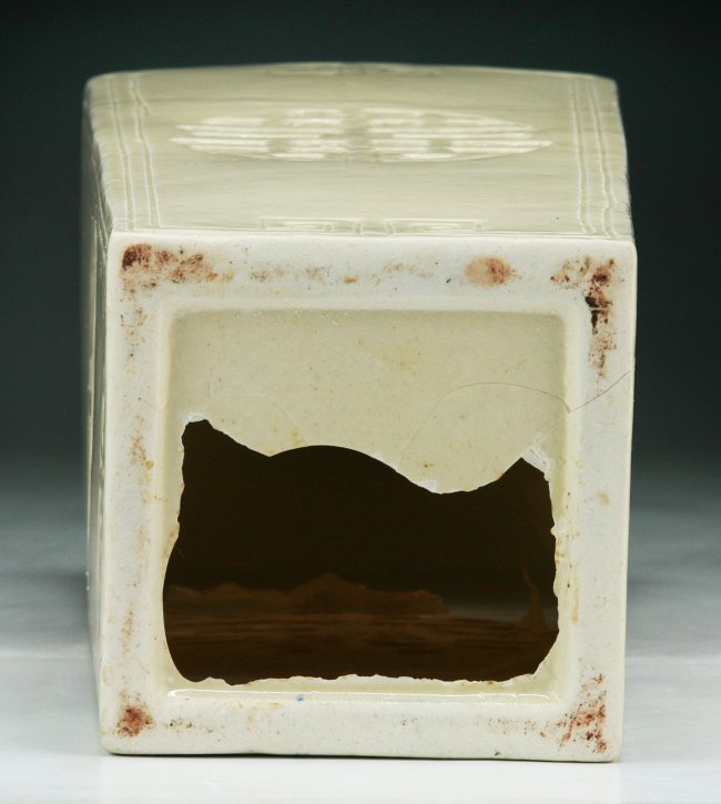 A Chinese Antique White Porcelain Vase Lot 29