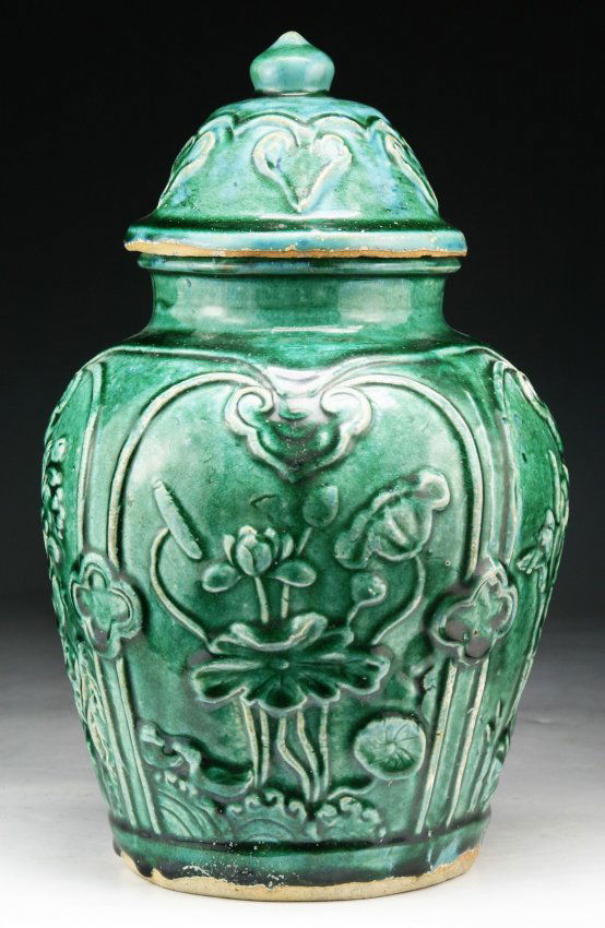 A Chinese Antique Green Glazed Vase With Cover Lot 369
