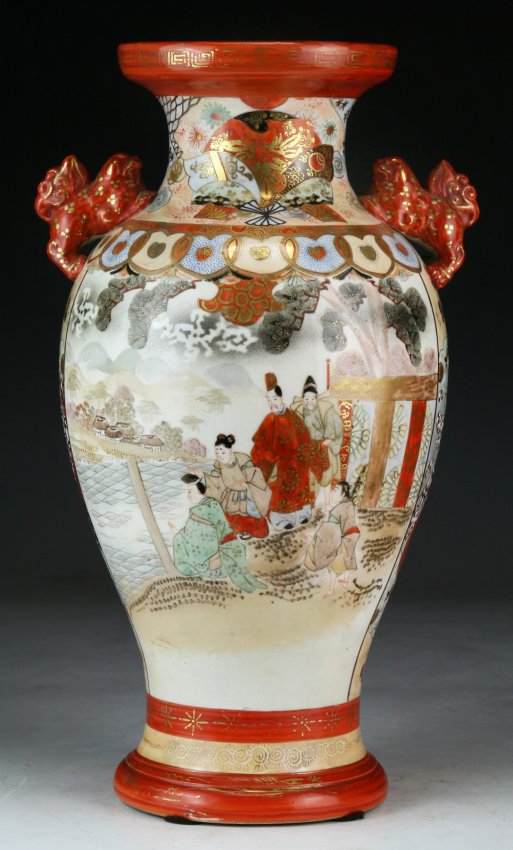 A Japanese Antique Kutani Porcelain Vase : Lot 371