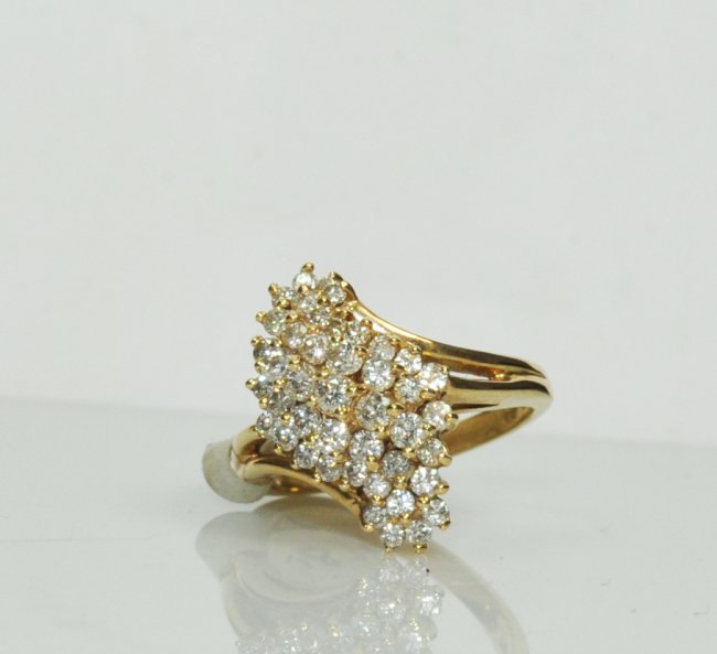 Ladies vintage 14k cluster diamond ring : Lot 73