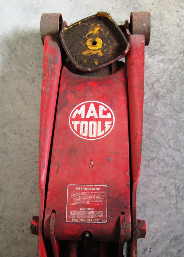 44A 2 ton capacity Mac Tools floor jack Lot 44A