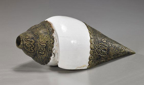 Sino-Tibetan Metal Mounted Conch Shell Horn : Lot 83