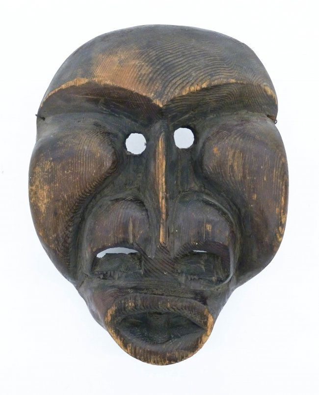 Old Inuit Wood Mask 10''x7''. Deeply carved and painted : Lot 90