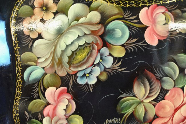 Russian Zhostovo hand painted tray, artist V. Leontiev : Lot 154