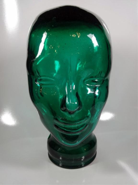 VINTAGE GLASS HEAD SCULPTURE OR HAT STAND, GREEN Lot 11