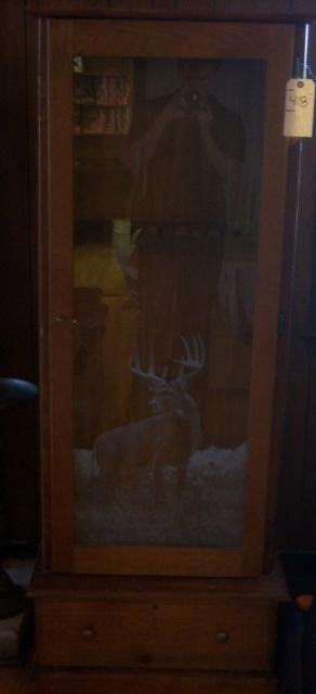 418: Wood Gun Cabinet with Deer Etching in Glass : Lot 418