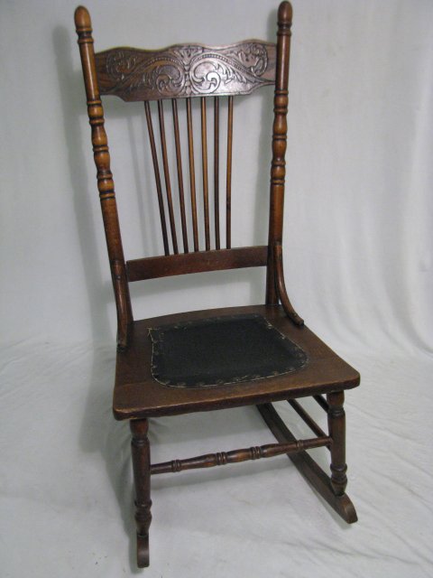 419: OAK PRESSED SPINDLE BACK SEWING ROCKING CHAIR : Lot 419