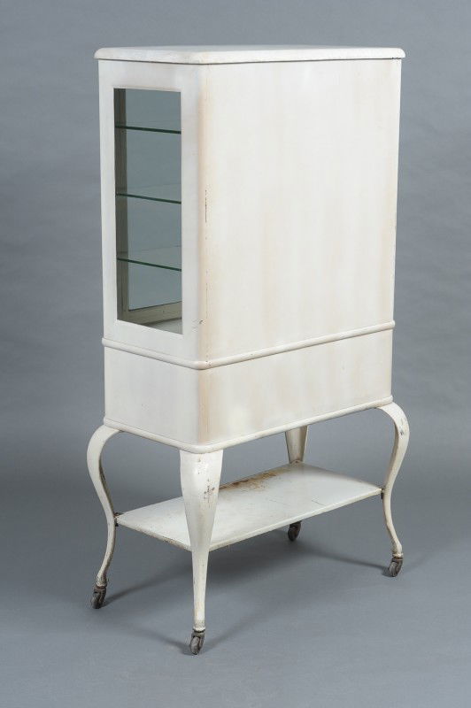 AN ANTIQUE WHITE METAL MEDICAL Lot 180