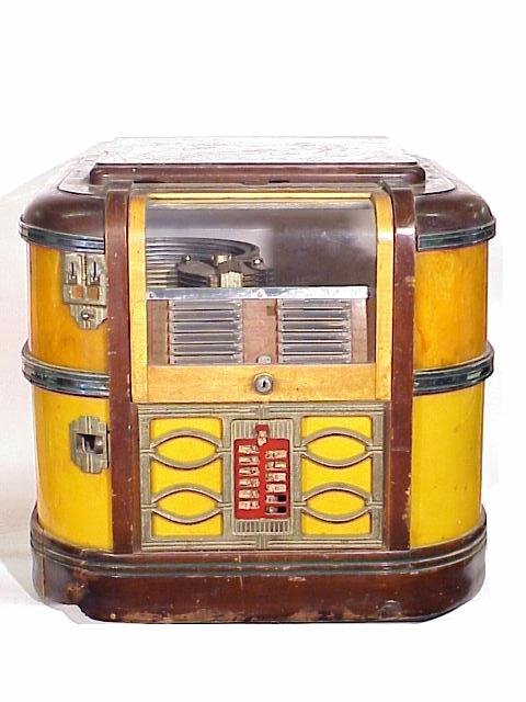 612: Rock-ola CM39 Countertop Jukebox in old : Lot 612