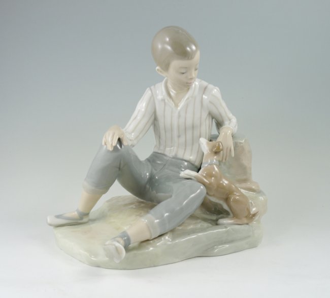 595: LLADRO FIGURINE BOY WITH DOG #4755 : Lot 595