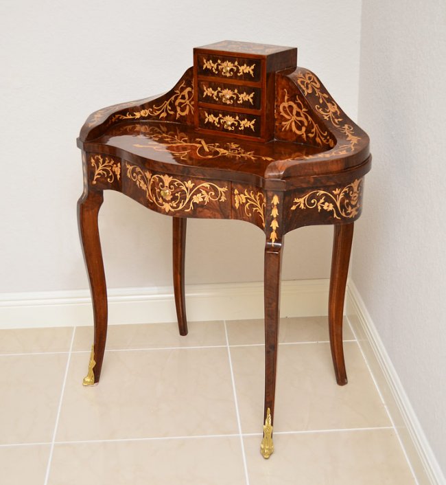 ITALIAN MARQUETRY INLAID LADIES WRITING DESK Lot 1048