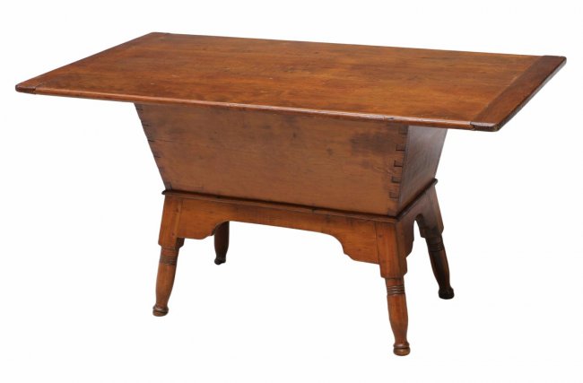 ANTIQUE CONNECTICUT DOUGH BOX TABLE : Lot 129