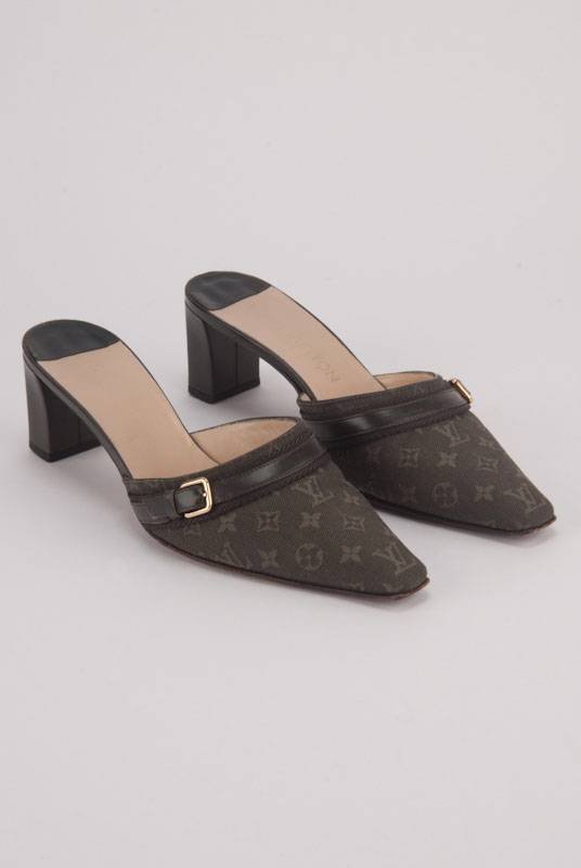 Louis Vuitton Green Monogram Heels (6.536.5) : Lot 4023