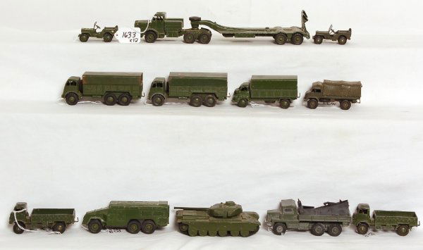 1633: Twelve Dinky Toys Military vehicles, artillery : Lot 1633