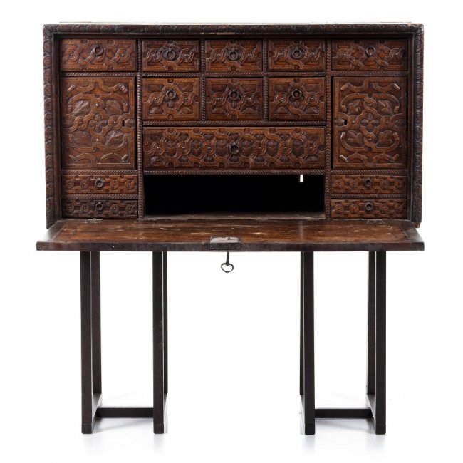Spanish in walnut wood, 16th century Lot 381