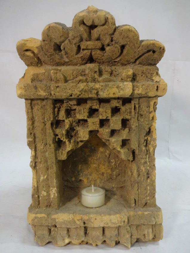 Indian Stone Carved Oil Lamp Niche 19th Century : Lot 38