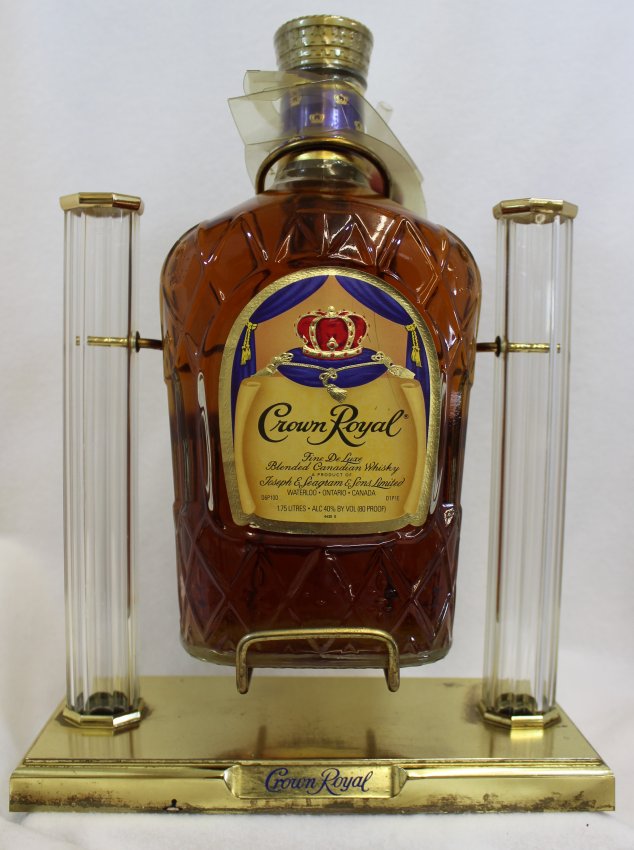 SEAGRAMS 1970 AGED CROWN ROYAL DISPENSER SEALED FULL XW Lot 165