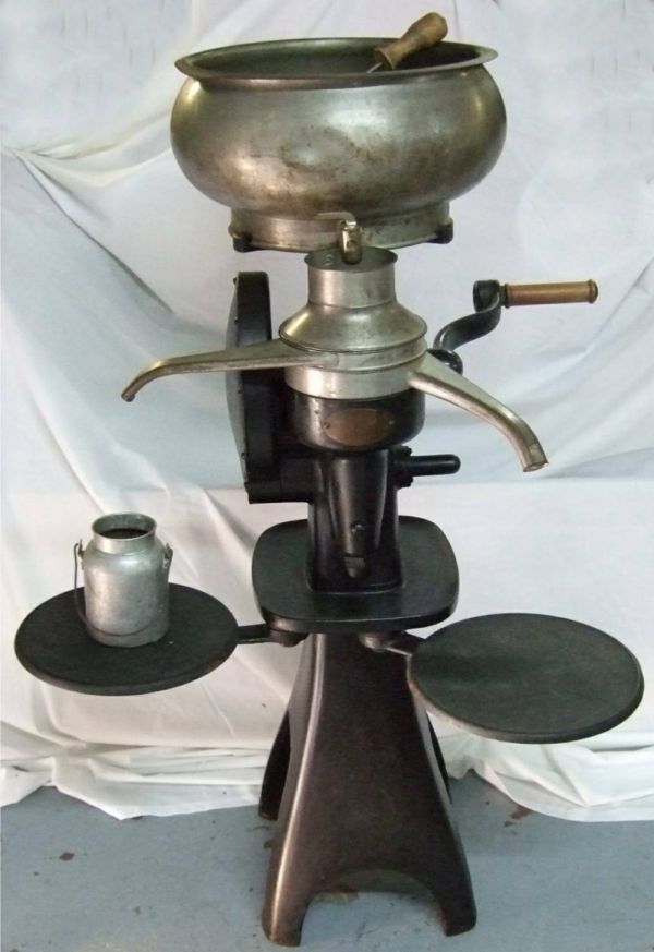 2058: McCormick Deering Antique Cream Separator by Inte : Lot 2058