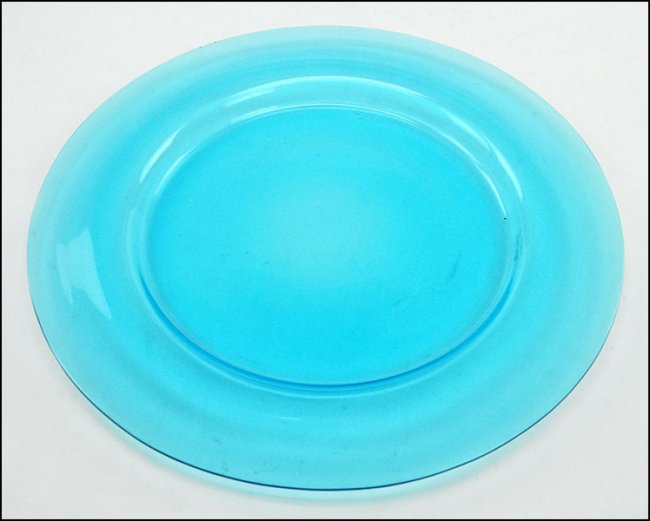 A STEUBEN CLEAR BLUE GLASS CAKE PLATE. Lot 1462032