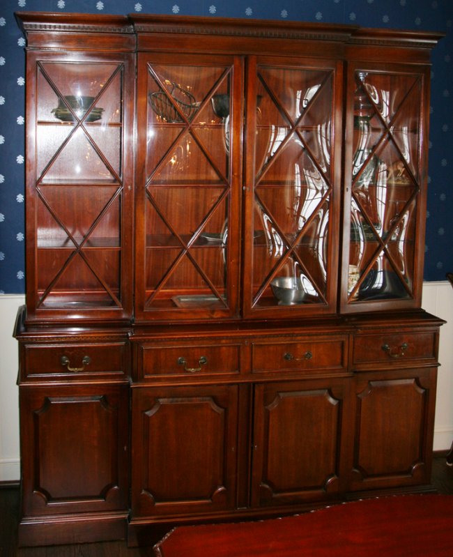 050032 SAGINAW FURNITURE SHOPS INC., BREAKFRONT Lot 50032