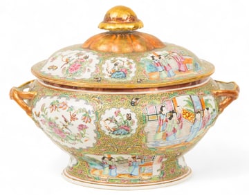 Chinese Rose Medallion Porcelain Covered Tureen, 19th C., H 11