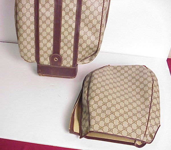 243 Gucci golf bag, circa 1970's, 46"h x 13"w Lot 243
