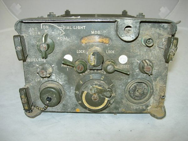 WWII US ARMY FIELD RADIO 4"x7"x15" : Lot 2