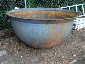 ANTIQUE CAST IRON VINTAGE SUGAR SYRUP KETTLE : Lot 10225