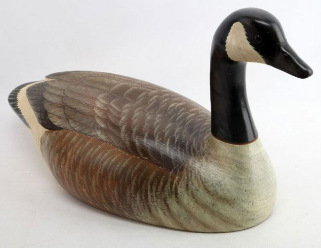 HAND CARVED AND PAINTED CANADA GOOSE DECOY SIGNED Lot 6111