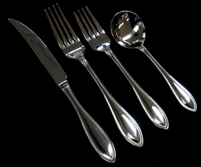 117 PIECE RSVP WALLACE 1810 STAINLESS FLATWARE Lot 4286