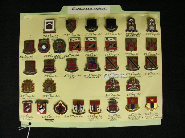 366: U.S MILITARY INSIGNIA CRESTS PINS : Lot 366