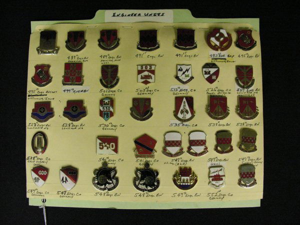 367: U.S MILITARY INSIGNIA CRESTS PINS : Lot 367