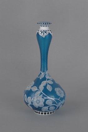 683: Stevens and Williams art glass cameo vase, signed ...