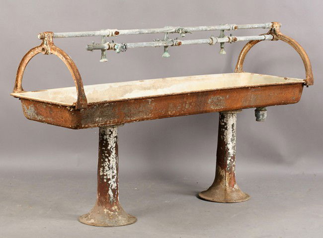 606: VINTAGE CAST IRON MULTI FAUCET TROUGH STYLE SINK : Lot 606